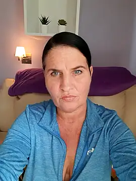 Velvet-Milf online show from May 15, 8:32 am