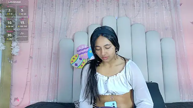 Hollyyqueen  online show from June 10, 8:08 pm