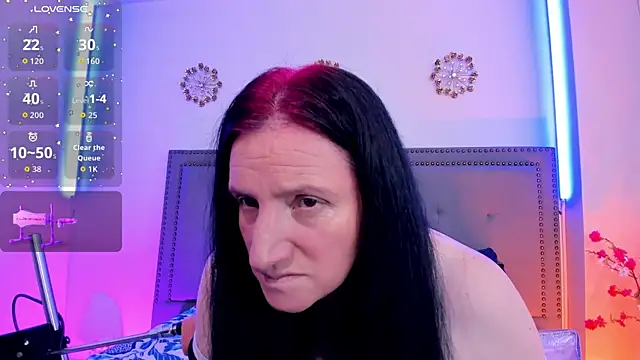 Snapshot of CloeMature chatting on June 10, 2:12 am CloeMature online show from June 10, 2:12 am