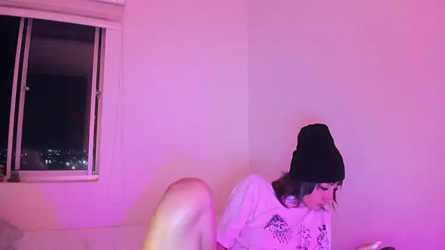 vandalovee  online show from May 13, 11:55 pm