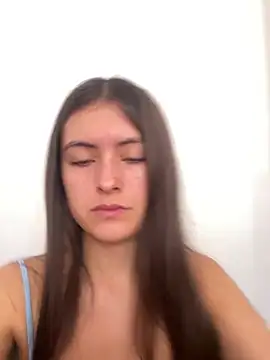 Snapshot of serenaa_velvett chatting on May 19, 7:09 pm serenaa velvett online show from May 19, 7:09 pm