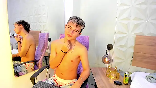 Snapshot of Valerius_Angel chatting on June 4, 1:00 am Valerius Angel online show from June 4, 1:00 am