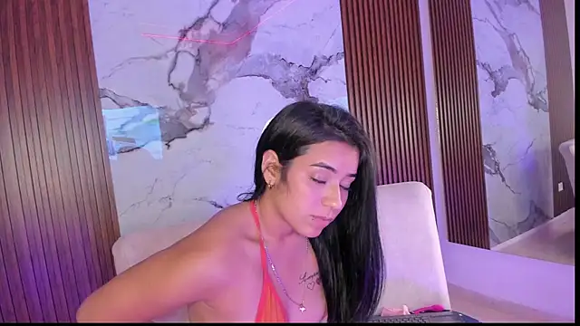 Snapshot of GabyHott_ chatting on July 3, 4:41 am GabyHott online show from July 3, 4:41 am
