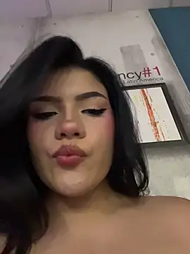 Snapshot of PippiCharmXXX chatting on July 22, 5:10 am PippiCharmXXX online show from July 22, 5:10 am