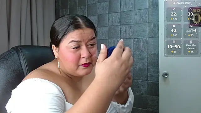 Snapshot of Princess_Xoxo chatting on June 8, 8:09 pm Princess Xoxo online show from June 8, 8:09 pm