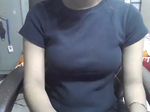 Snapshot of Maanvi_Gill chatting on June 1, 3:36 pm Maanvi Gill online show from June 1, 3:36 pm