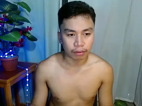 Snapshot of urasiankevin chatting on July 5, 4:19 am urasiankevin online show from July 5, 4:19 am