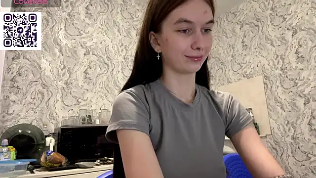 Snapshot of HinaDesire chatting on July 1, 6:40 pm HinaDesire online show from July 1, 6:40 pm
