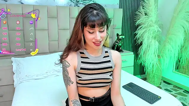 Snapshot of AmbarDupont_ chatting on June 4, 5:46 am AmbarDupont online show from June 4, 5:46 am