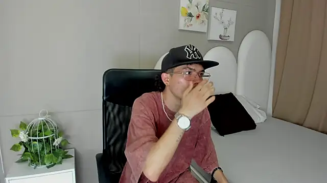 Snapshot of jake_miller__ chatting on May 26, 7:21 pm jake miller online show from May 26, 7:21 pm