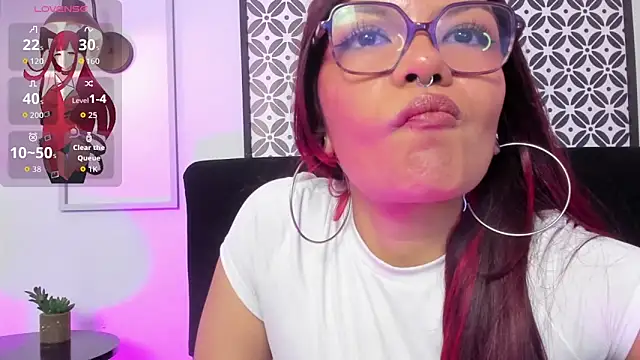 Snapshot of amelie_furtado chatting on May 13, 2:14 pm amelie furtado online show from May 13, 2:14 pm