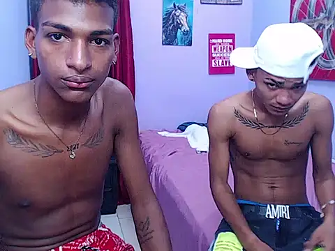 Snapshot of black_twinks chatting on May 9, 11:54 pm black twinks online show from May 9, 11:54 pm