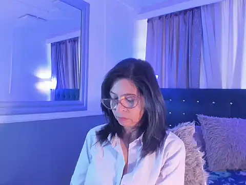 Snapshot of lena_gray chatting on June 23, 12:58 pm lena gray online show from June 23, 12:58 pm