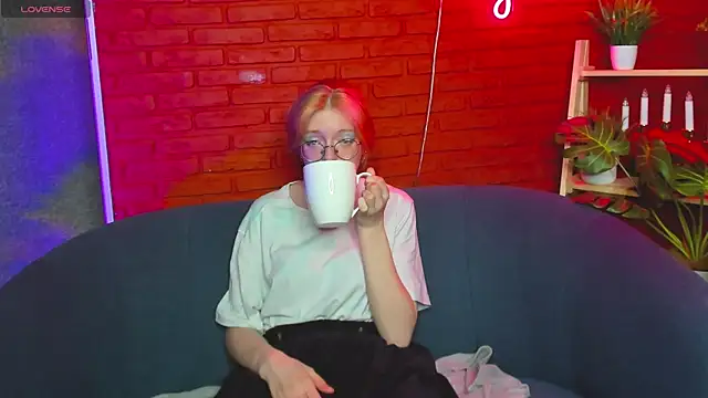 Snapshot of FoxxyyPolly chatting on May 14, 7:48 am FoxxyyPolly online show from May 14, 7:48 am