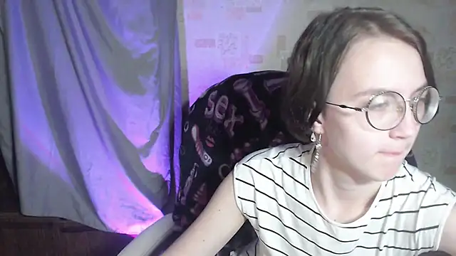 Alessa Kiss online show from June 4, 6:25 pm
