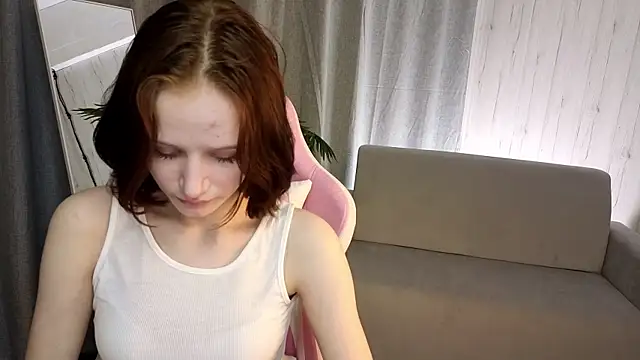 Snapshot of AliceJohansone chatting on May 18, 4:07 am AliceJohansone online show from May 18, 4:07 am
