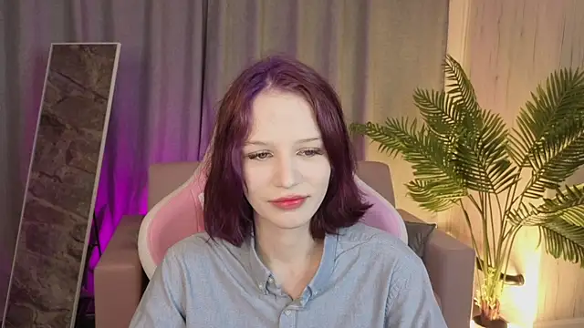 Snapshot of AliceJohansone chatting on May 29, 1:58 am AliceJohansone online show from May 29, 1:58 am