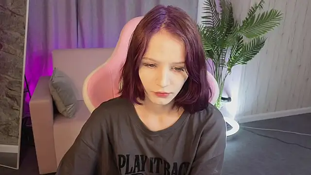 Snapshot of AliceJohansone chatting on May 31, 1:25 am AliceJohansone online show from May 31, 1:25 am