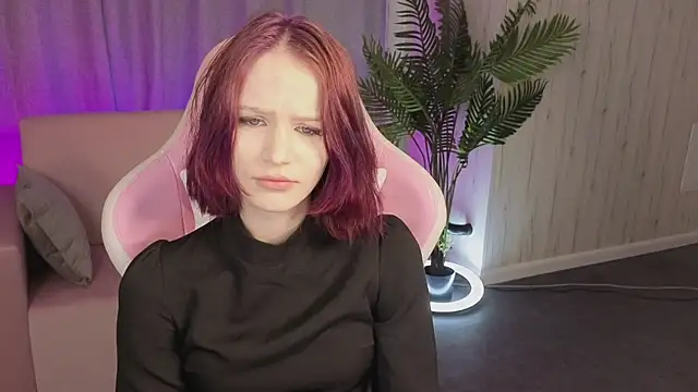 Snapshot of AliceJohansone chatting on June 2, 1:07 am AliceJohansone online show from June 2, 1:07 am