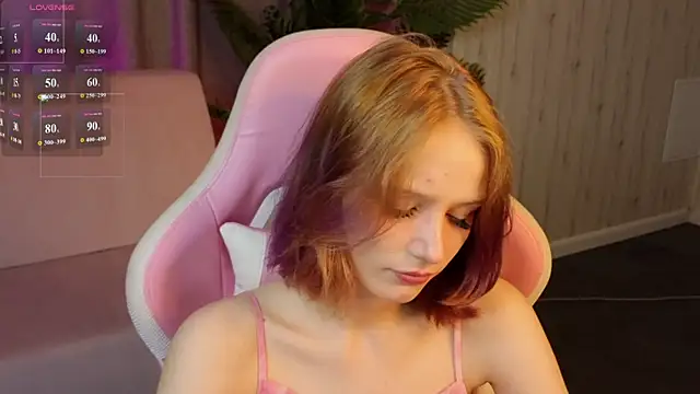 Snapshot of AliceJohansone chatting on June 16, 1:41 am AliceJohansone online show from June 16, 1:41 am