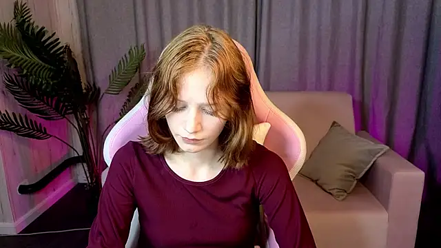 Snapshot of AliceJohansone chatting on June 29, 1:34 am AliceJohansone online show from June 29, 1:34 am