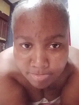 ChubbyMidgetxxx19 online show from May 20, 8:20 am