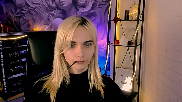 Snapshot of DanaWint chatting on May 28, 1:08 pm DanaWint online show from May 28, 1:08 pm