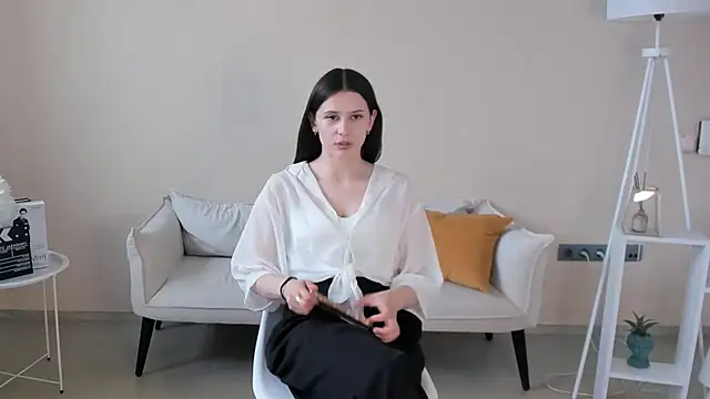 FlorancePistilli online show from May 14, 12:34 pm
