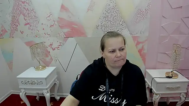 Liliaozzy online show from May 12, 1:41 pm