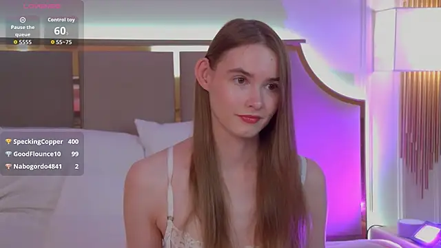 Snapshot of LillianYoung chatting on July 7, 7:23 am LillianYoung online show from July 7, 7:23 am