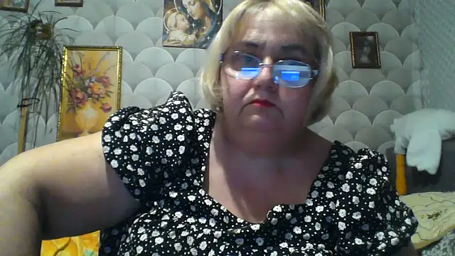 MarinaFarina53 online show from June 10, 7:35 pm