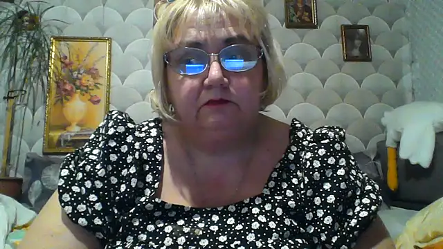 MarinaFarina53 online show from June 14, 6:43 pm