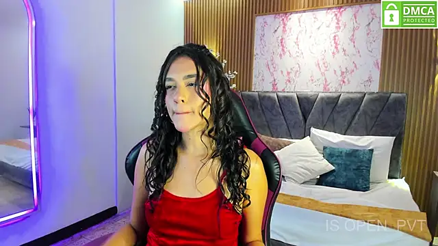 Snapshot of Aisha_Vex chatting on June 19, 2:21 pm Aisha Vex online show from June 19, 2:21 pm