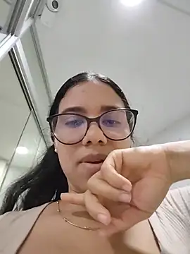 Snapshot of alanahot94 chatting on June 7, 12:37 am alanahot94 online show from June 7, 12:37 am