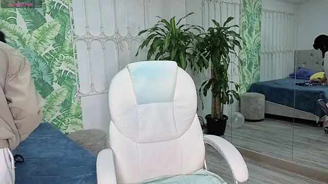 Snapshot of baby_julieta00 chatting on June 19, 12:20 pm baby julieta00 online show from June 19, 12:20 pm