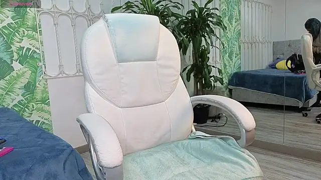 Snapshot of baby_julieta00 chatting on June 20, 12:30 pm baby julieta00 online show from June 20, 12:30 pm