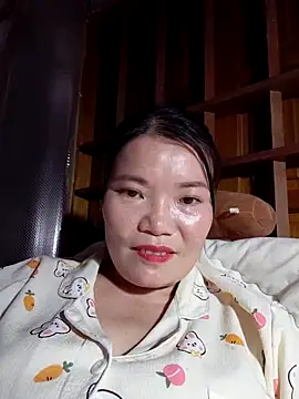 Snapshot of -Trici- chatting on June 4, 3:29 pm -Trici- online show from June 4, 3:29 pm