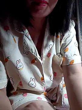 Snapshot of -Trici- chatting on June 10, 10:52 pm -Trici- online show from June 10, 10:52 pm