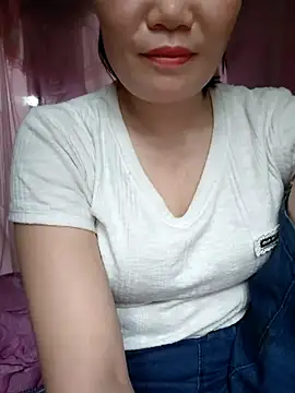 Snapshot of -Trici- chatting on June 19, 10:52 am -Trici- online show from June 19, 10:52 am