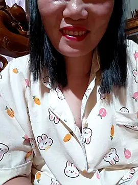 Snapshot of -Trici- chatting on July 4, 4:02 pm -Trici- online show from July 4, 4:02 pm
