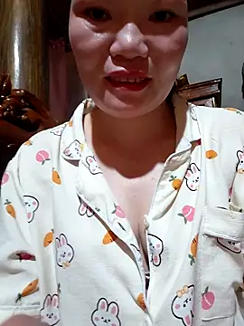 Snapshot of -Trici- chatting on July 5, 11:01 pm -Trici- online show from July 5, 11:01 pm