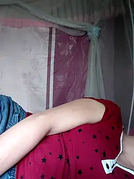 Snapshot of -Trici- chatting on August 7, 6:04 am -Trici- online show from August 7, 6:04 am