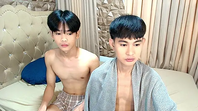 UrcutieguyxLover online show from May 8, 5:40 pm