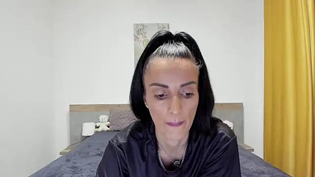 Snapshot of BlissAria chatting on June 16, 8:00 pm BlissAria online show from June 16, 8:00 pm