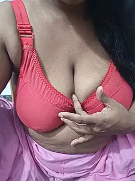 Snapshot of Ponaam-Babe chatting on August 6, 8:05 am Ponaam-Babe online show from August 6, 8:05 am