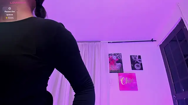 Emma Moretti1 online show from May 14, 1:18 pm