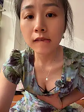 Snapshot of Iridessa- chatting on July 30, 10:58 am Iridessa- online show from July 30, 10:58 am