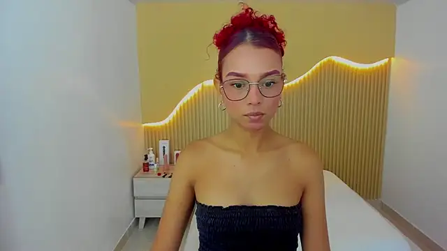 Snapshot of GINAMORELO chatting on June 10, 1:21 pm GINAMORELO online show from June 10, 1:21 pm