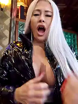 Snapshot of MILFBARBY chatting on December 27, 9:17 am MILFBARBY online show from December 27, 9:17 am