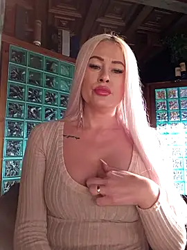 Snapshot of MILFBARBY chatting on February 4, 8:24 am MILFBARBY online show from February 4, 8:24 am